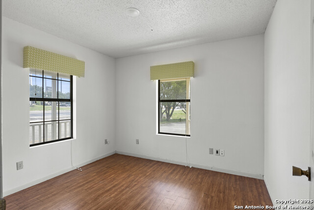 Listing photo id 13 for 42320 Fm 3159