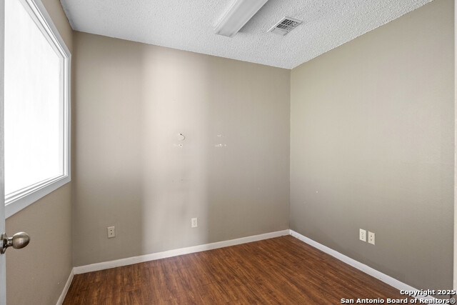 Listing photo id 15 for 42320 Fm 3159