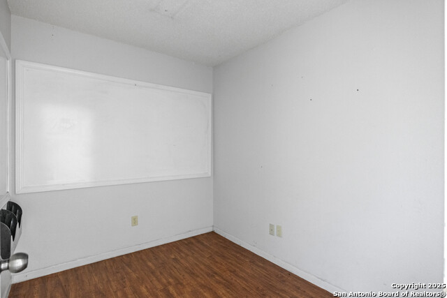Listing photo id 16 for 42320 Fm 3159