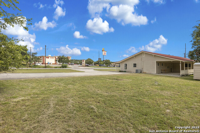 Listing photo id 20 for 42320 Fm 3159