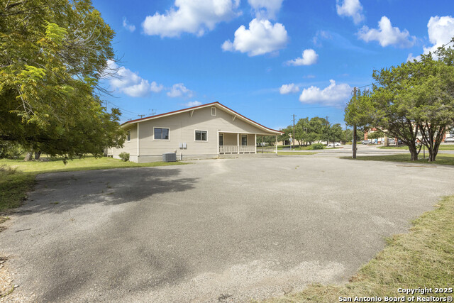 Listing photo id 21 for 42320 Fm 3159