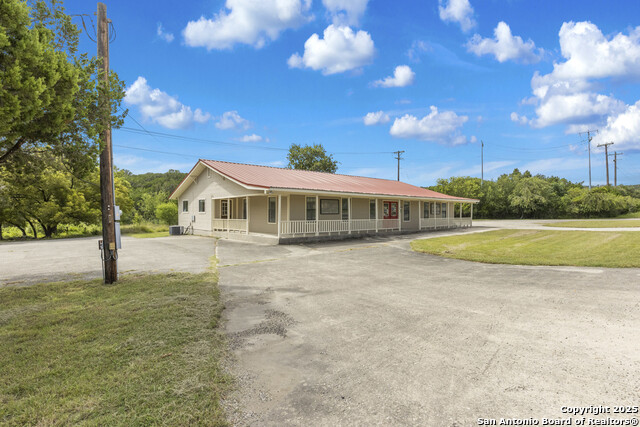 Listing photo id 30 for 42320 Fm 3159