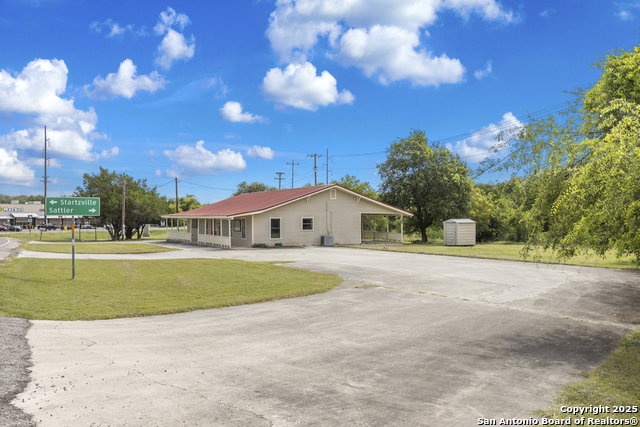 Listing photo id 31 for 42320 Fm 3159