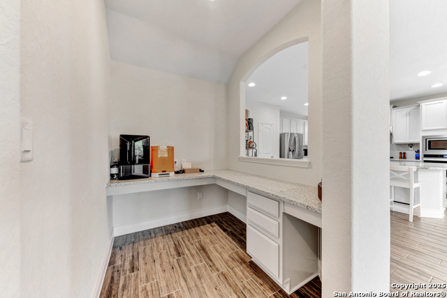 Image 11 of 35 For 9021 Curling Post