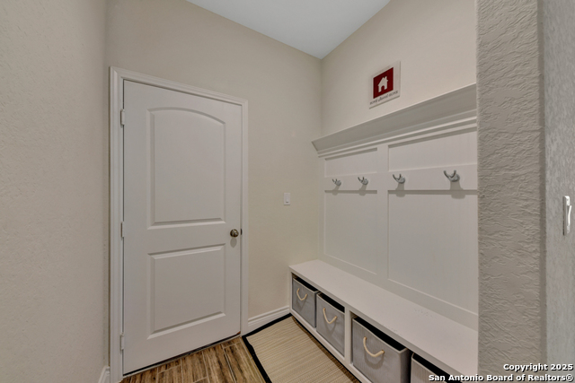 Image 18 of 35 For 9021 Curling Post