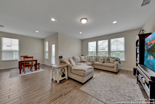 Image 25 of 35 For 9021 Curling Post