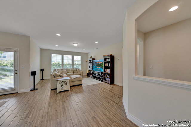 Image 26 of 35 For 9021 Curling Post