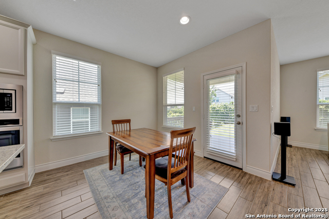 Image 27 of 35 For 9021 Curling Post