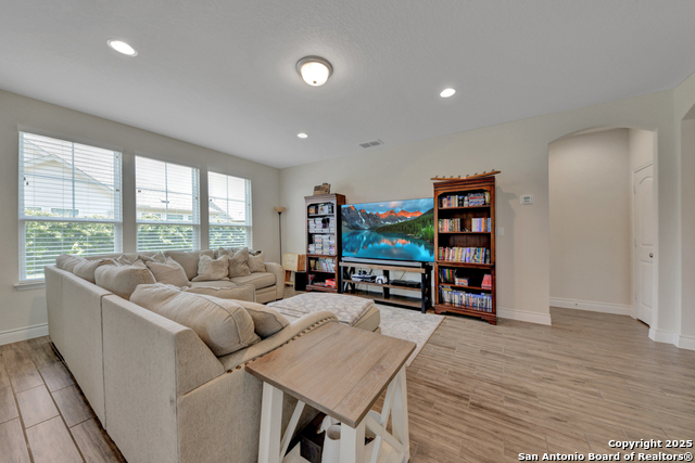 Image 3 of 35 For 9021 Curling Post