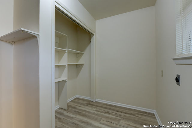 Listing photo id 9 for 641 Richfield