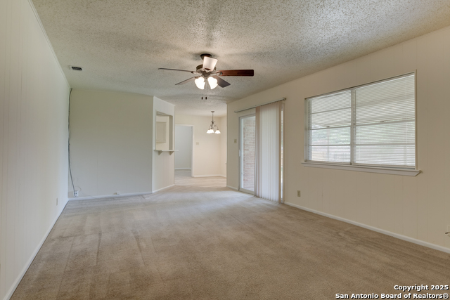 Listing photo id 13 for 641 Richfield