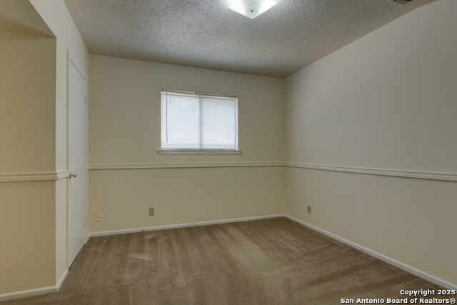 Listing photo id 18 for 641 Richfield