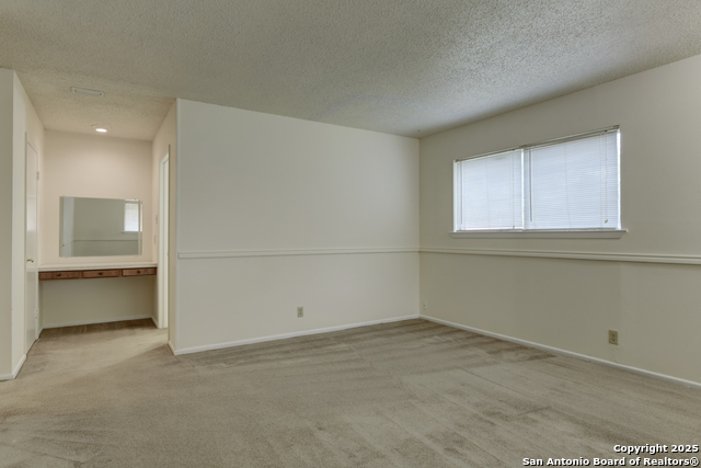 Listing photo id 22 for 641 Richfield