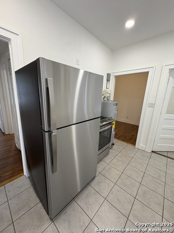 Image 11 of 20 For 805 W Summit Ave  1