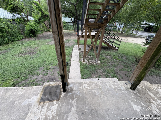 Image 18 of 20 For 805 W Summit Ave  1