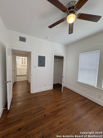 Image 4 of 20 For 805 W Summit Ave  1
