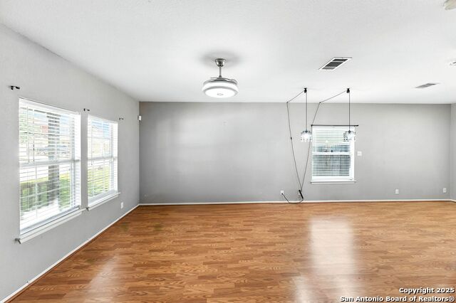 Listing photo id 8 for 4414 Canary Bend