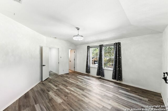 Listing photo id 13 for 4414 Canary Bend