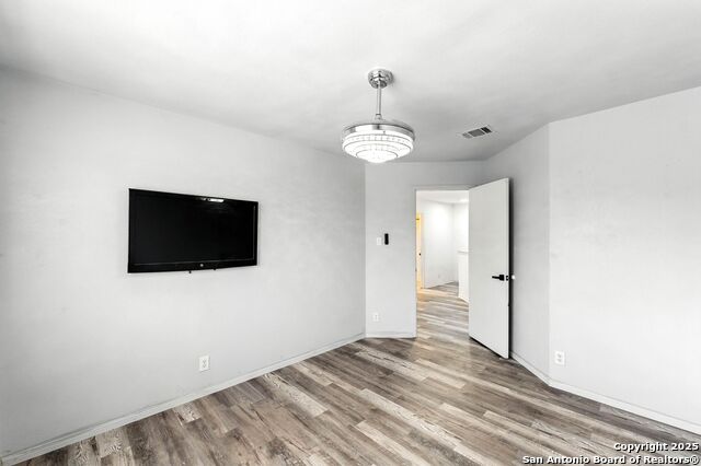 Listing photo id 16 for 4414 Canary Bend