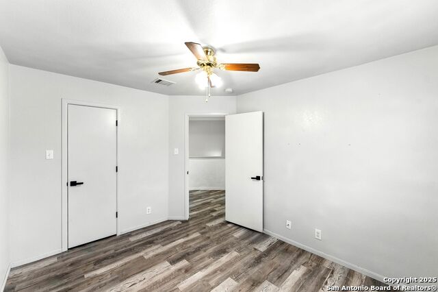 Listing photo id 17 for 4414 Canary Bend