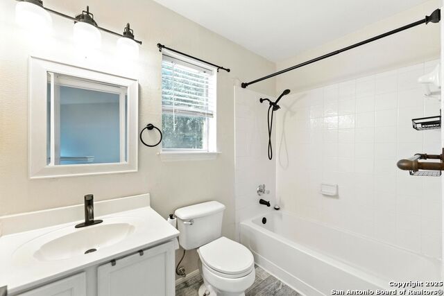 Listing photo id 23 for 4414 Canary Bend