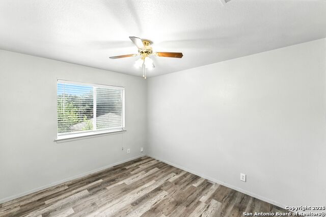 Listing photo id 24 for 4414 Canary Bend