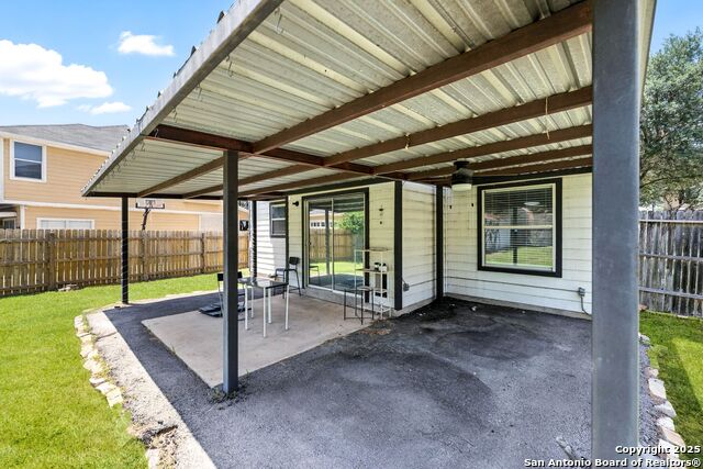 Listing photo id 30 for 4414 Canary Bend