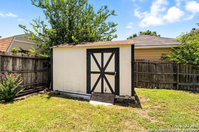 Listing photo id 31 for 4414 Canary Bend