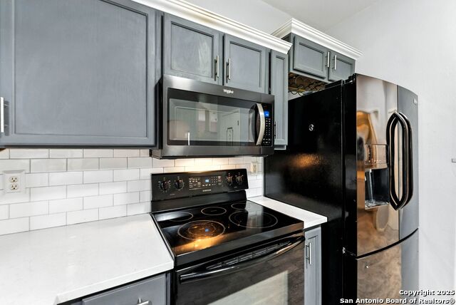 Listing photo id 2 for 4414 Canary Bend