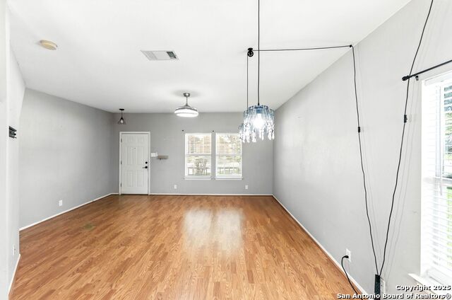 Listing photo id 6 for 4414 Canary Bend