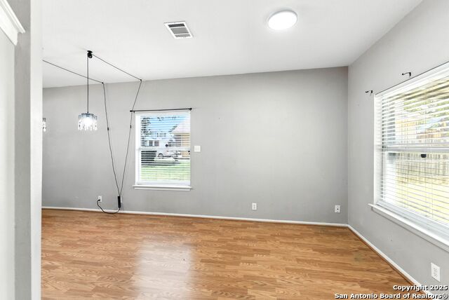 Listing photo id 7 for 4414 Canary Bend