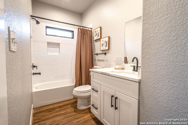 Listing photo id 31 for 177 Short Meadow Dr E