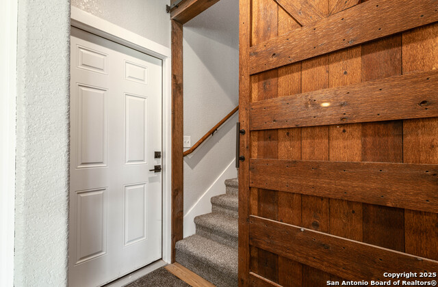 Listing photo id 33 for 177 Short Meadow Dr E