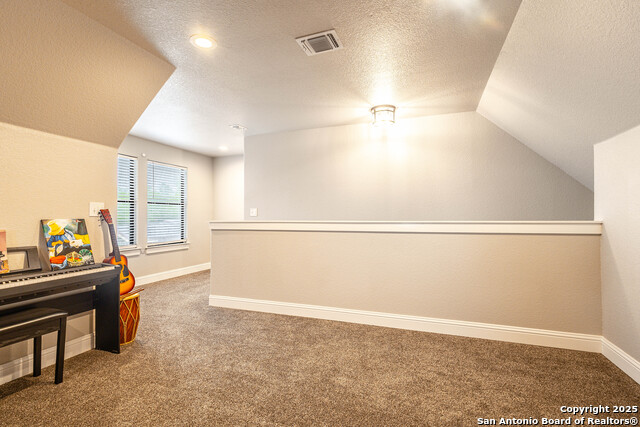 Listing photo id 35 for 177 Short Meadow Dr E