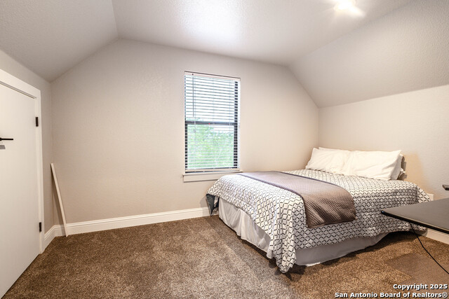 Listing photo id 37 for 177 Short Meadow Dr E