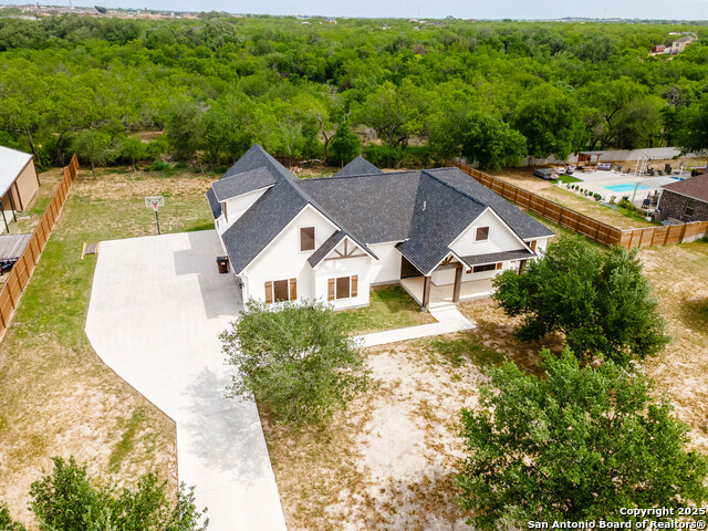 Listing photo id 2 for 177 Short Meadow Dr E