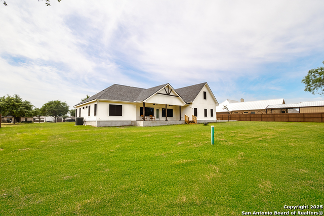 Listing photo id 39 for 177 Short Meadow Dr E