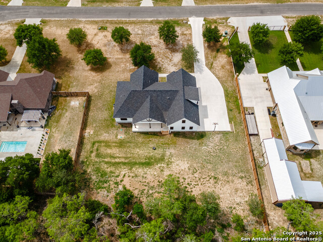 Listing photo id 46 for 177 Short Meadow Dr E
