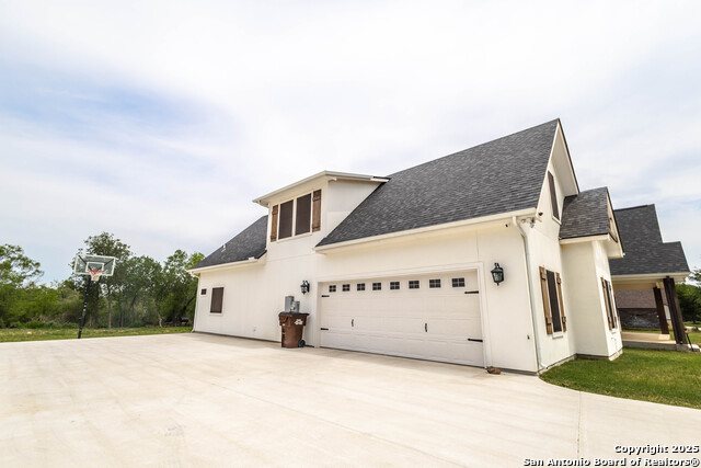 Listing photo id 3 for 177 Short Meadow Dr E