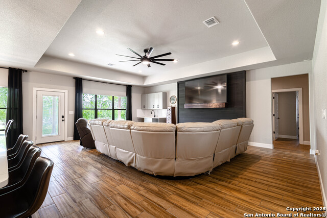 Listing photo id 5 for 177 Short Meadow Dr E