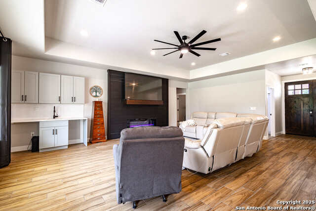 Listing photo id 6 for 177 Short Meadow Dr E