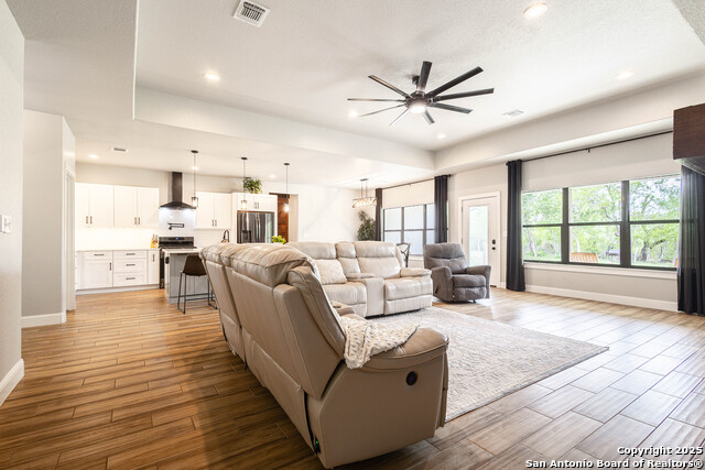 Listing photo id 7 for 177 Short Meadow Dr E