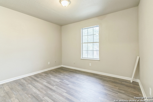Image 10 of 18 For 7587 Windsor Oaks