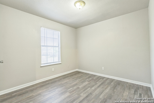 Image 12 of 18 For 7587 Windsor Oaks