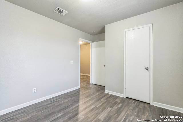 Image 13 of 18 For 7587 Windsor Oaks