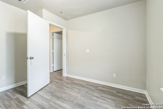 Image 14 of 18 For 7587 Windsor Oaks
