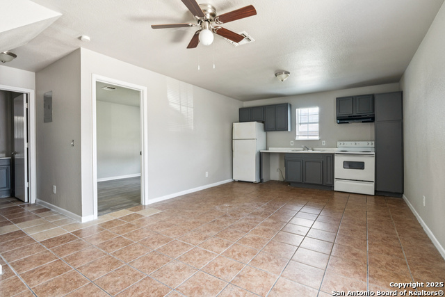 Image 4 of 18 For 7587 Windsor Oaks