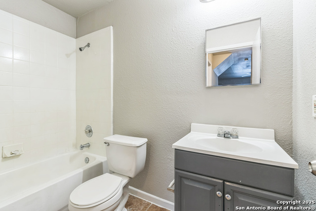 Image 5 of 18 For 7587 Windsor Oaks