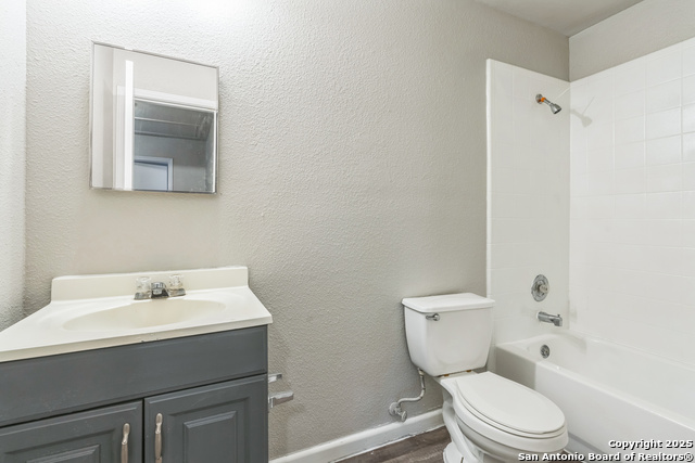 Image 6 of 18 For 7587 Windsor Oaks