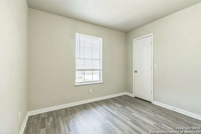 Image 7 of 18 For 7587 Windsor Oaks